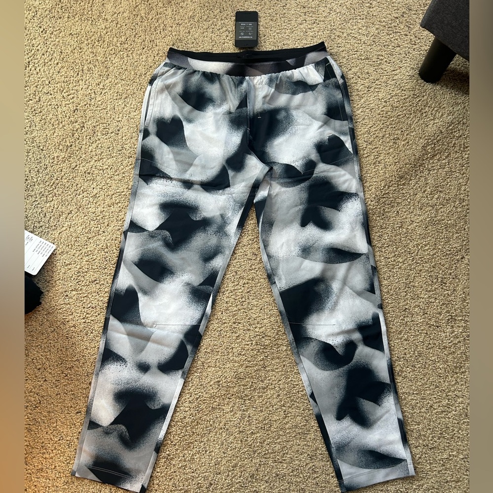 Brand new fabrics men’s fundamental pant size large